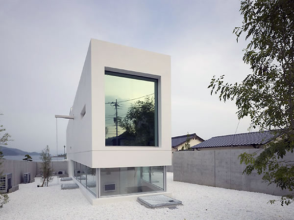 Garden and Sea House by Takao Shiotsuka Atelier.