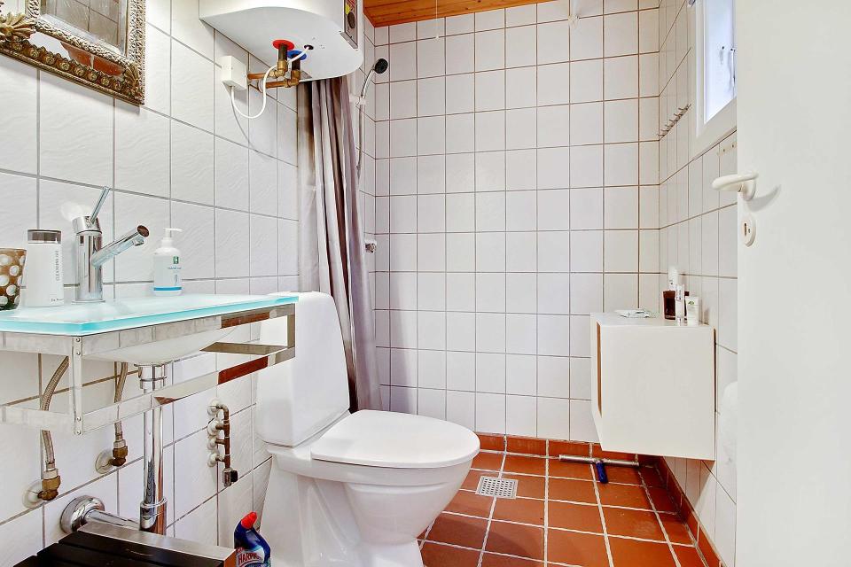 Danish Summerhouse Bathroom